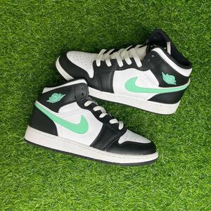 Air Jordan 1 Mid Green Glow Size Women’s 7.5 (WORN ONCE)
